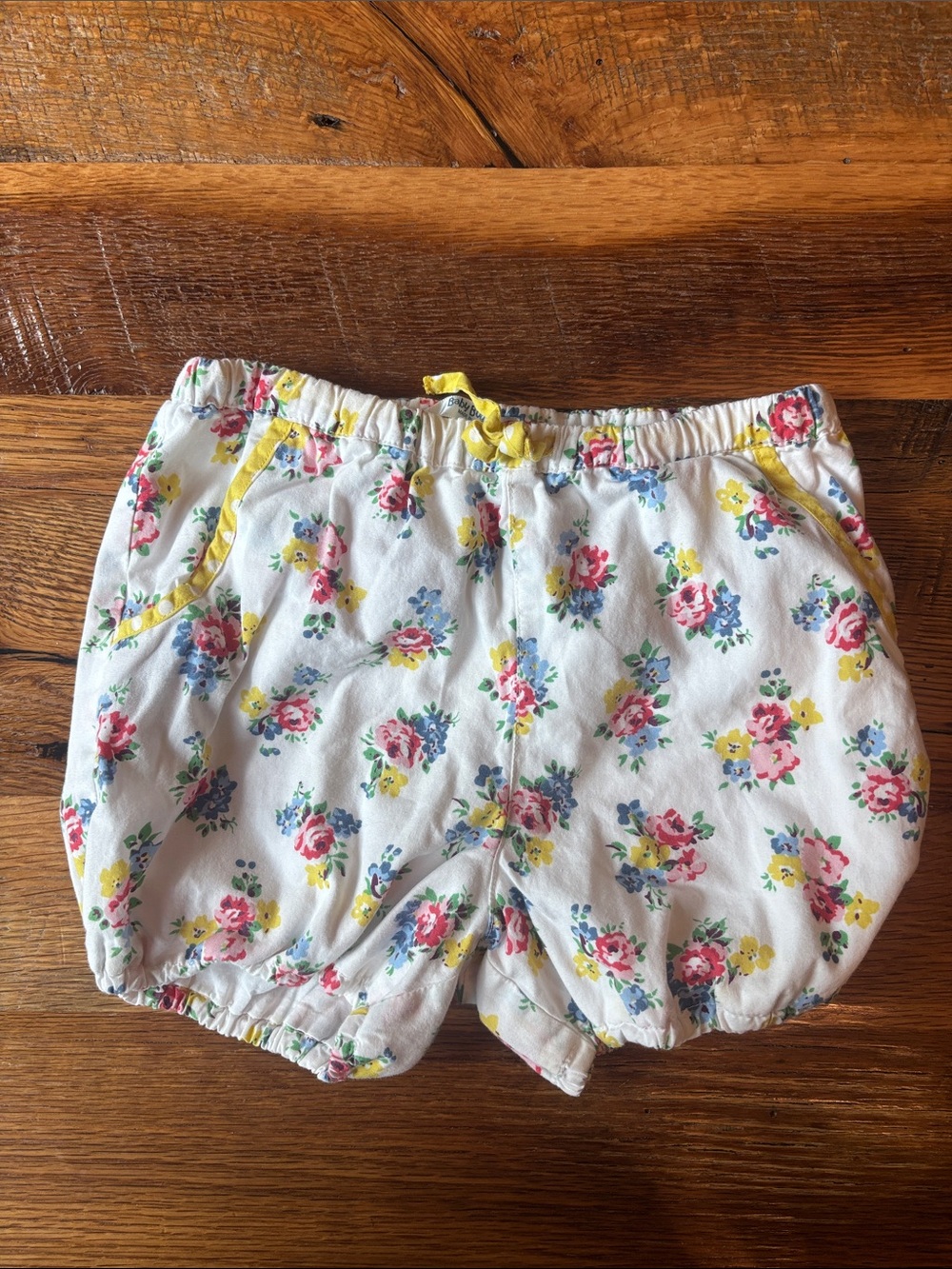 Baby Boden White Floral Elastic Waist Shorts with Yellow Trim 2-3Y